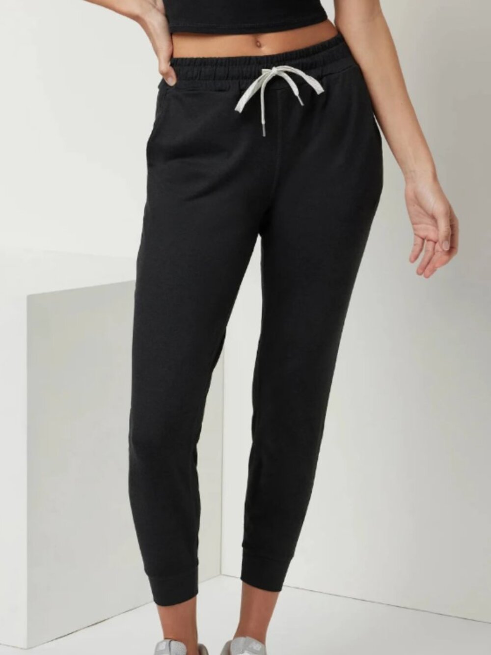 Vuori Performance Jogger Black DreamKnit VW303-L Women's XL Long EUC